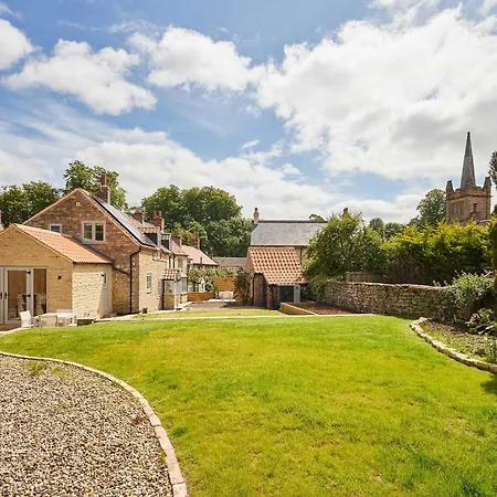 Host & - Winds Croft Apartment Thornton Dale